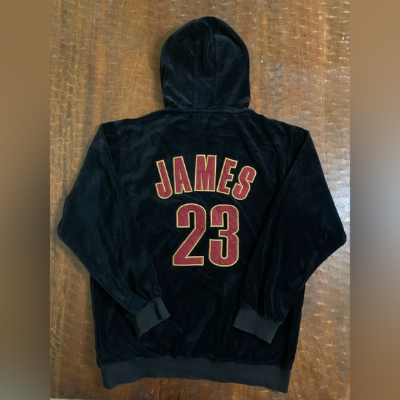 NBA 🏀 Cleveland Cavs Men’s Size US Large LeBron James Black Velour Hoodie - Picture 11 of 11